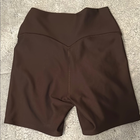 ALO 5" Airlift Energy Short - Picture 3 of 3